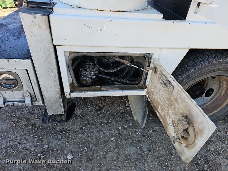 image for item NP9299 2008 Ford F550 Super Duty XLT  utility / service truck