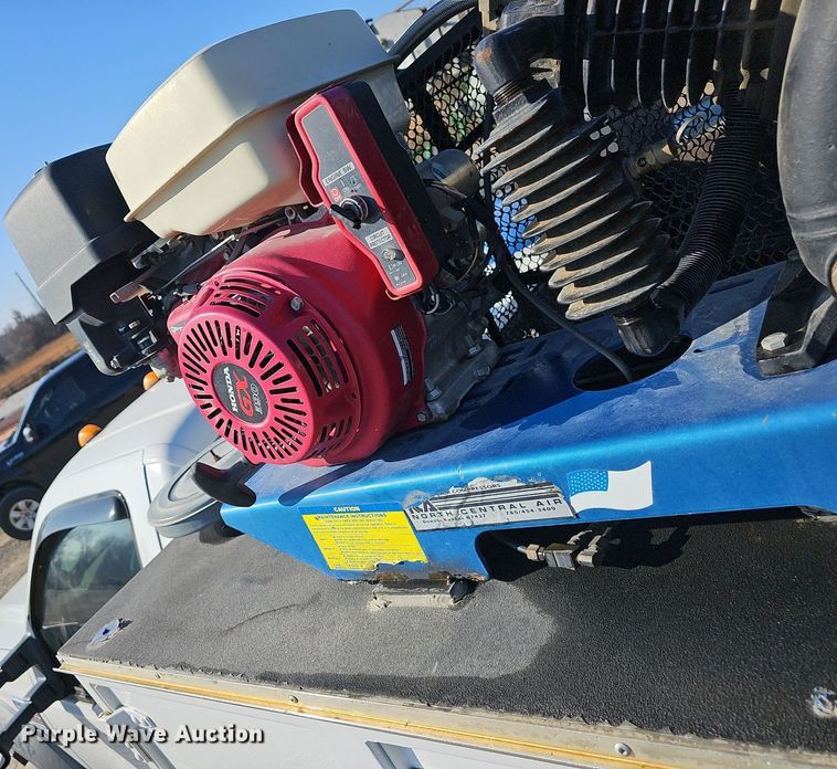 image for item NP9299 2008 Ford F550 Super Duty XLT  utility / service truck