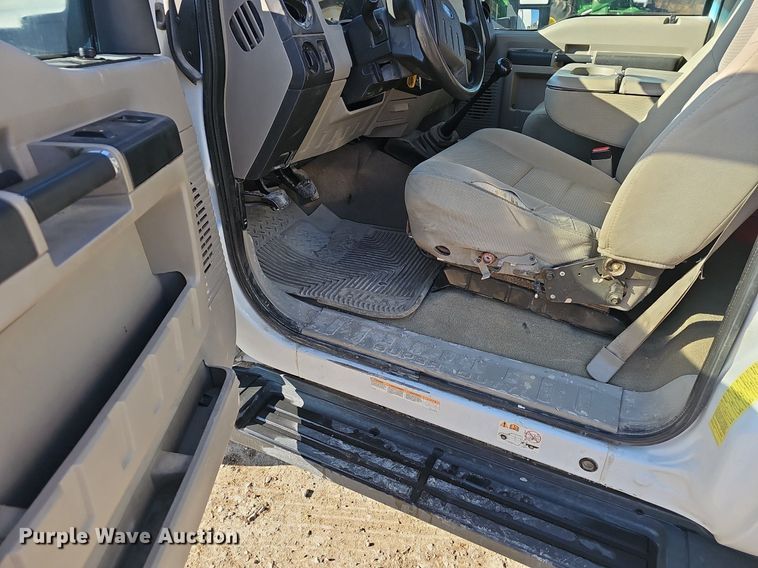 image for item NP9299 2008 Ford F550 Super Duty XLT  utility / service truck