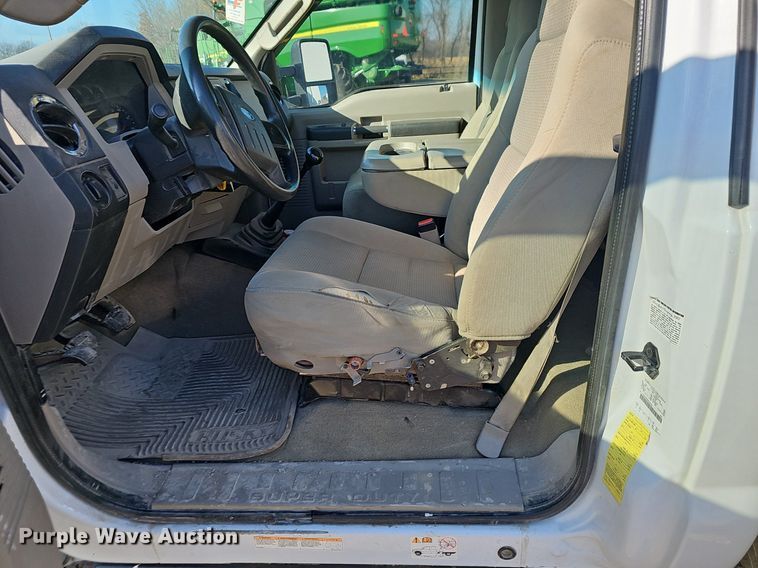 image for item NP9299 2008 Ford F550 Super Duty XLT  utility / service truck