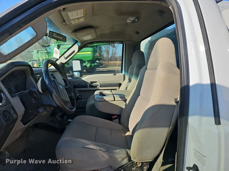 image for item NP9299 2008 Ford F550 Super Duty XLT  utility / service truck