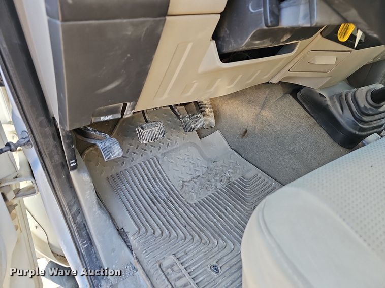 image for item NP9299 2008 Ford F550 Super Duty XLT  utility / service truck