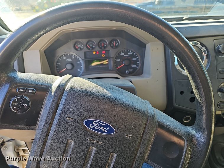 image for item NP9299 2008 Ford F550 Super Duty XLT  utility / service truck