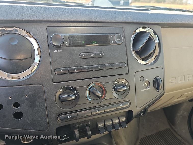 image for item NP9299 2008 Ford F550 Super Duty XLT  utility / service truck