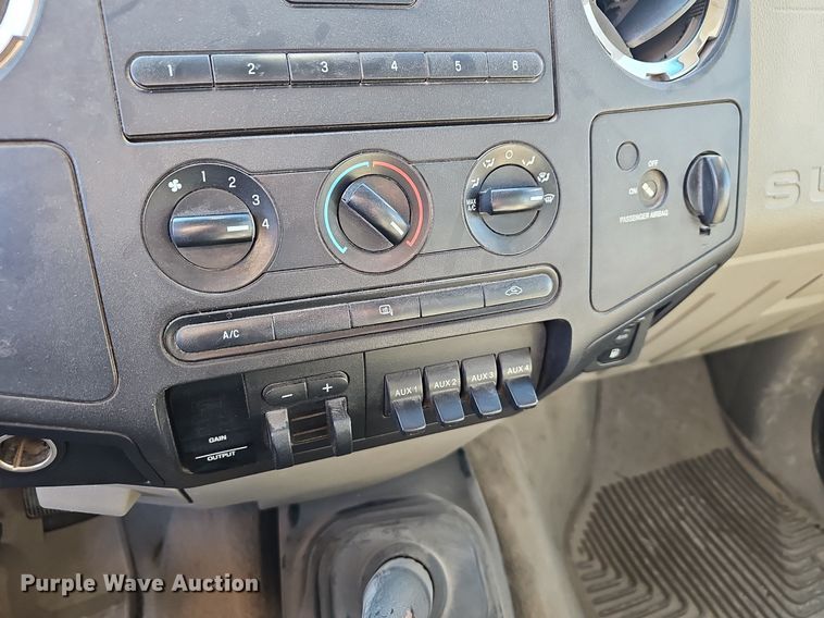 image for item NP9299 2008 Ford F550 Super Duty XLT  utility / service truck
