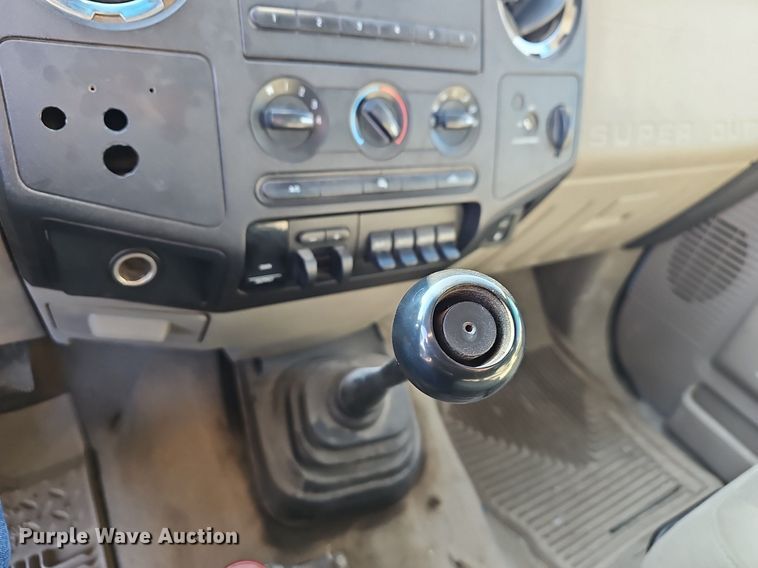 image for item NP9299 2008 Ford F550 Super Duty XLT  utility / service truck