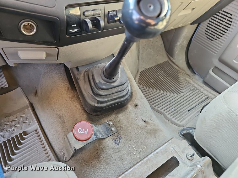 image for item NP9299 2008 Ford F550 Super Duty XLT  utility / service truck