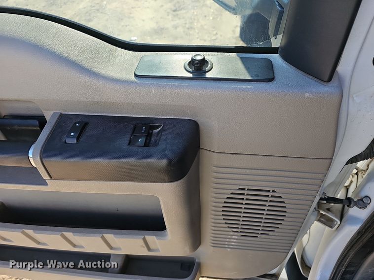 image for item NP9299 2008 Ford F550 Super Duty XLT  utility / service truck