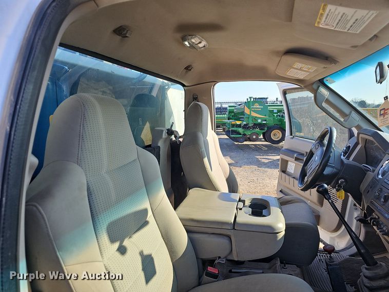 image for item NP9299 2008 Ford F550 Super Duty XLT  utility / service truck