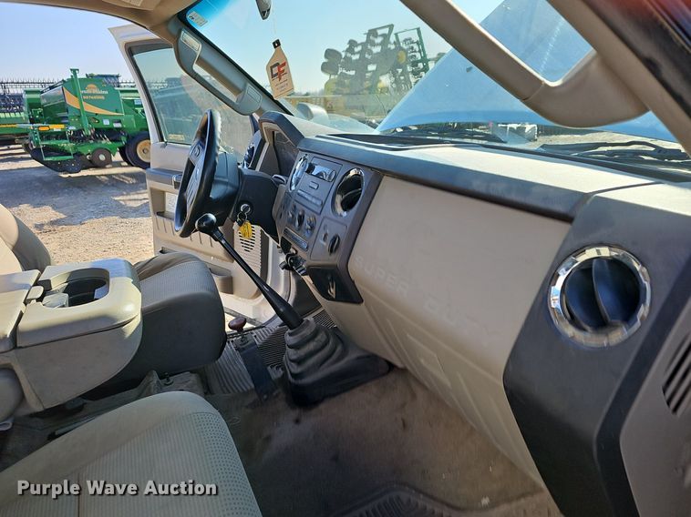 image for item NP9299 2008 Ford F550 Super Duty XLT  utility / service truck
