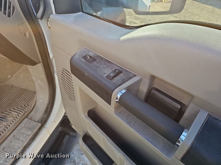image for item NP9299 2008 Ford F550 Super Duty XLT  utility / service truck