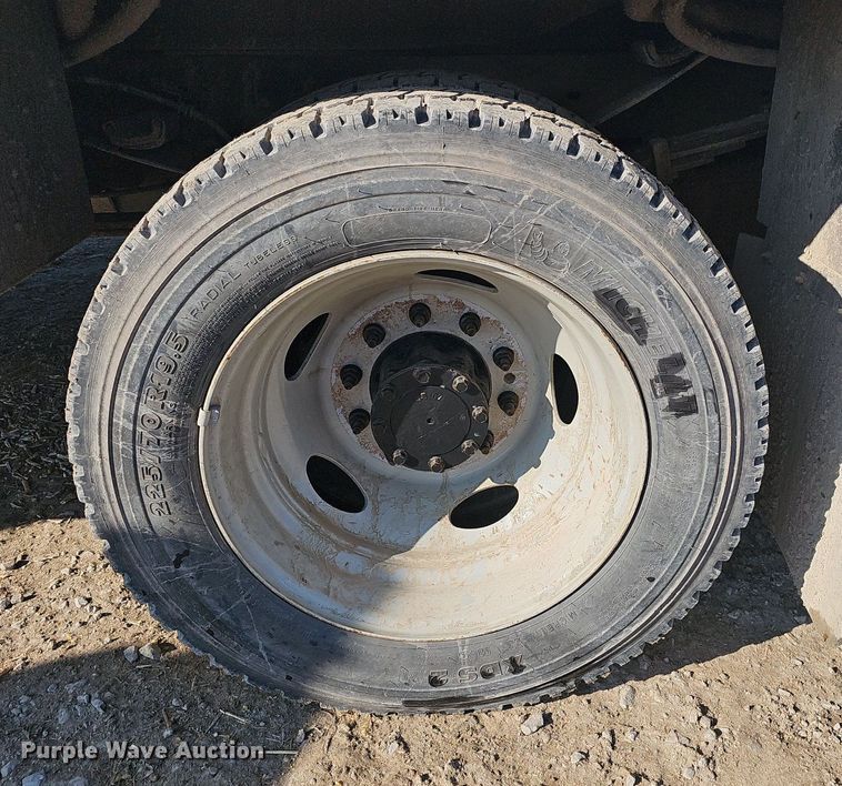 image for item NP9299 2008 Ford F550 Super Duty XLT  utility / service truck