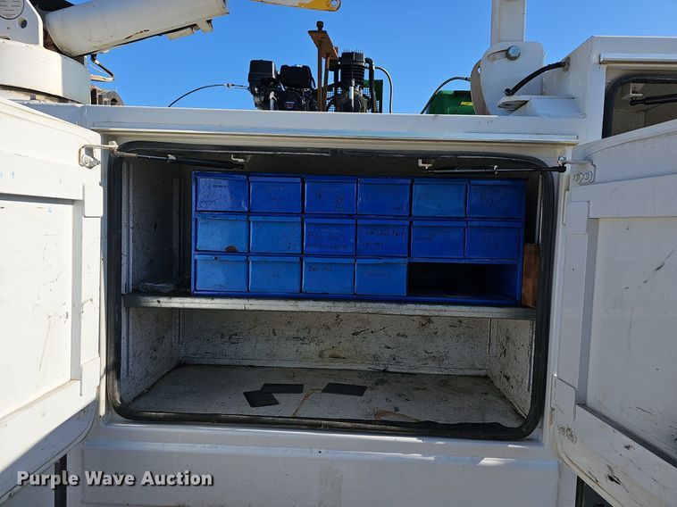 image for item NP9300 2014 Ford F550 Super Duty  utility / service truck