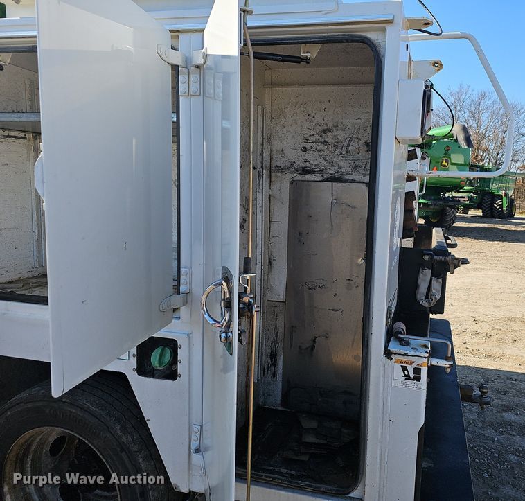 image for item NP9300 2014 Ford F550 Super Duty  utility / service truck