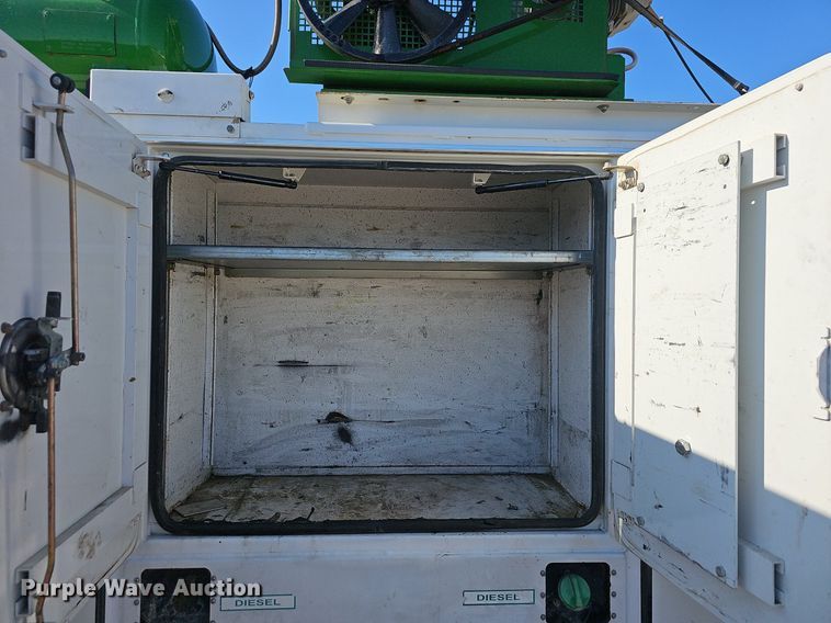 image for item NP9300 2014 Ford F550 Super Duty  utility / service truck