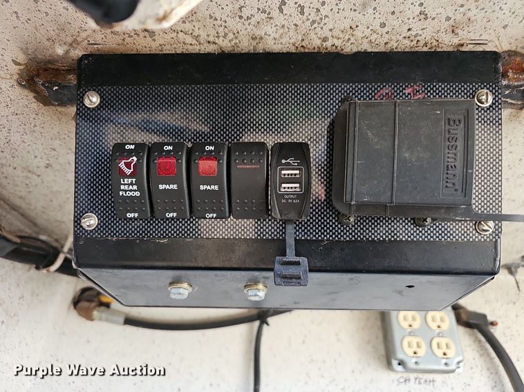 image for item NP9300 2014 Ford F550 Super Duty  utility / service truck