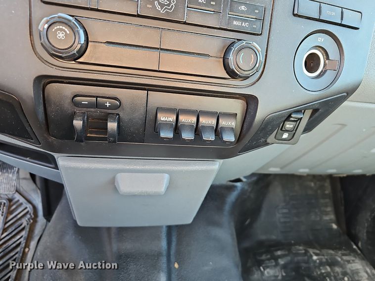 image for item NP9300 2014 Ford F550 Super Duty  utility / service truck