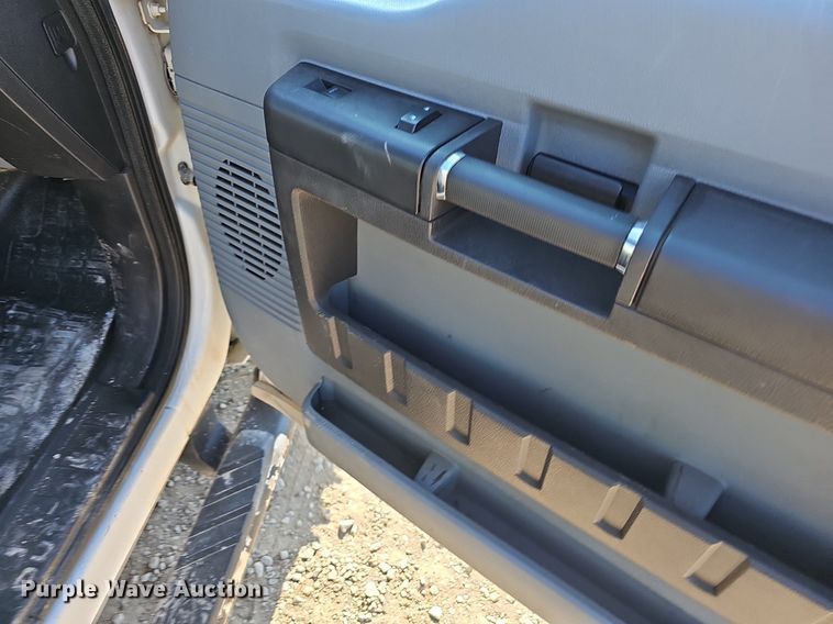 image for item NP9300 2014 Ford F550 Super Duty  utility / service truck