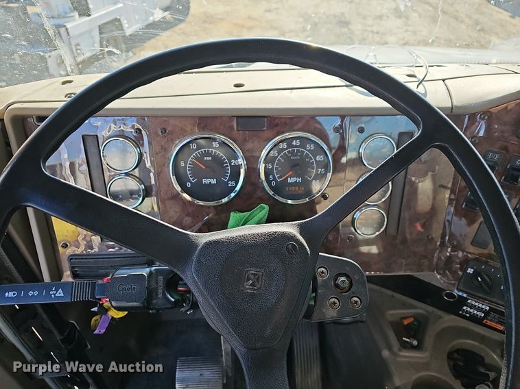 image for item NP9301 2007 International 9200i SBA utility / service truck