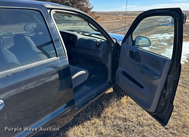 image for item NS9152 2000 Dodge Dakota  Quad Cab pickup truck