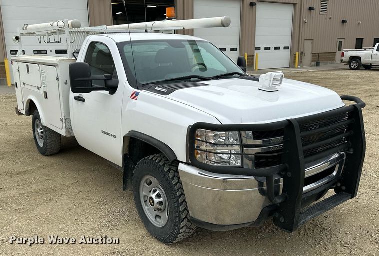 image for item NS9158 2013 Chevrolet Silverado 2500HD  utility bed pickup truck
