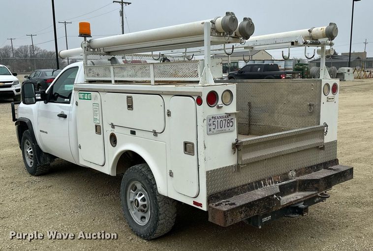 image for item NS9158 2013 Chevrolet Silverado 2500HD  utility bed pickup truck