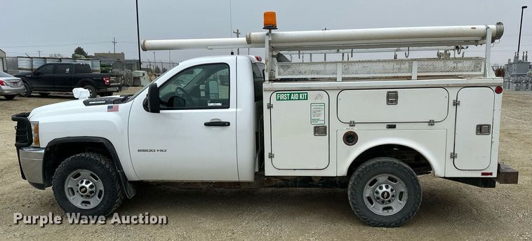 image for item NS9158 2013 Chevrolet Silverado 2500HD  utility bed pickup truck