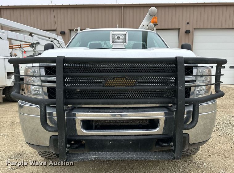 image for item NS9158 2013 Chevrolet Silverado 2500HD  utility bed pickup truck