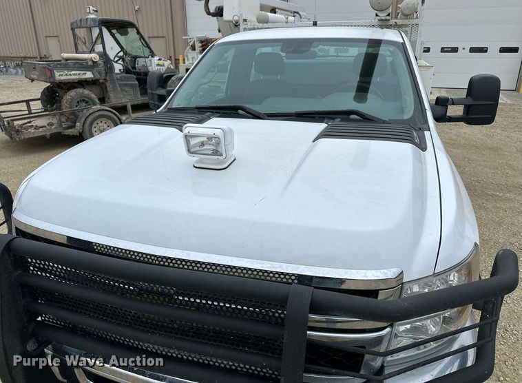 image for item NS9158 2013 Chevrolet Silverado 2500HD  utility bed pickup truck