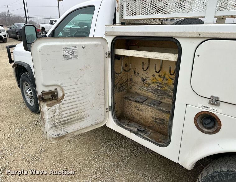 image for item NS9158 2013 Chevrolet Silverado 2500HD  utility bed pickup truck