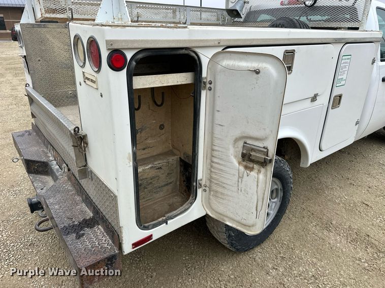 image for item NS9158 2013 Chevrolet Silverado 2500HD  utility bed pickup truck