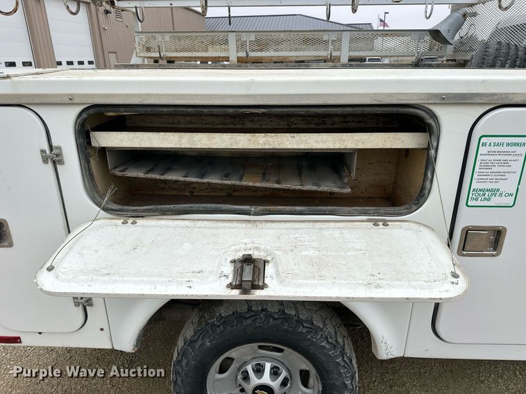 image for item NS9158 2013 Chevrolet Silverado 2500HD  utility bed pickup truck