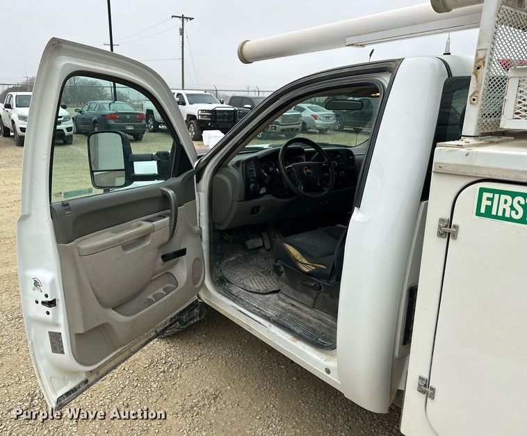 image for item NS9158 2013 Chevrolet Silverado 2500HD  utility bed pickup truck