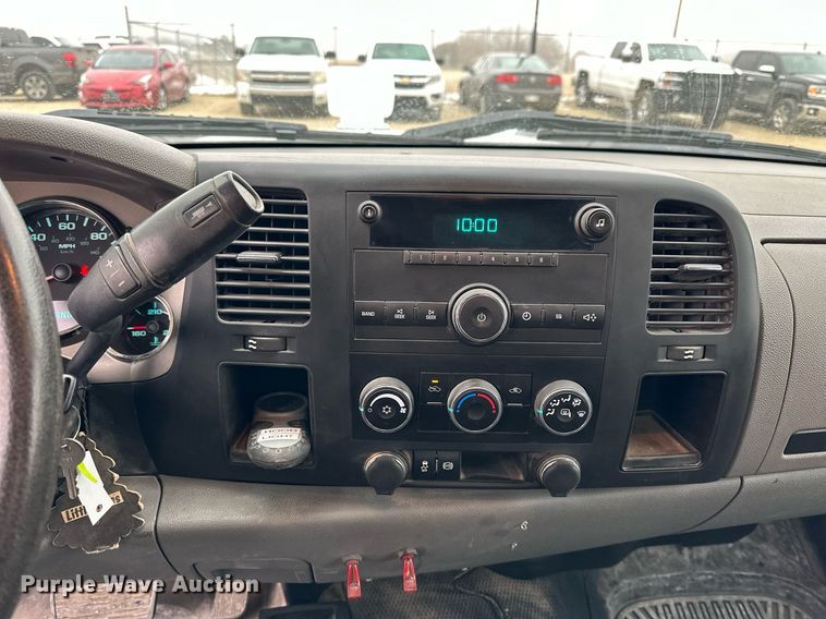 image for item NS9158 2013 Chevrolet Silverado 2500HD  utility bed pickup truck