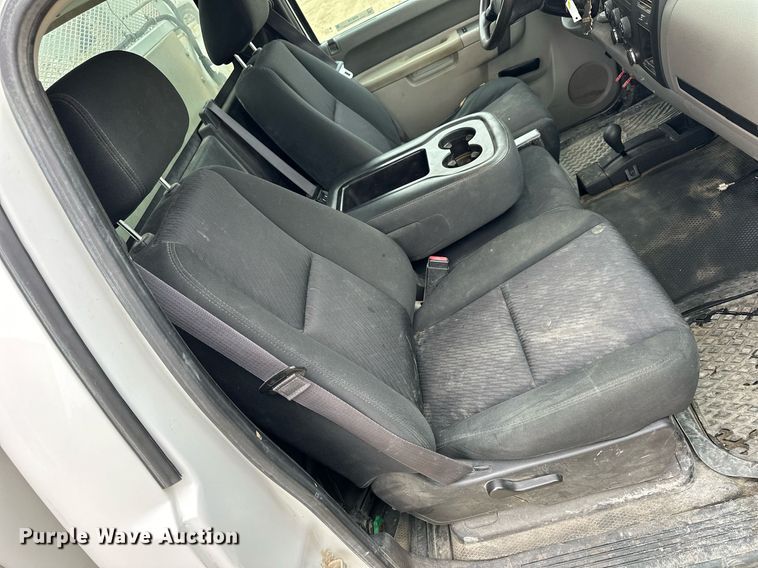 image for item NS9158 2013 Chevrolet Silverado 2500HD  utility bed pickup truck