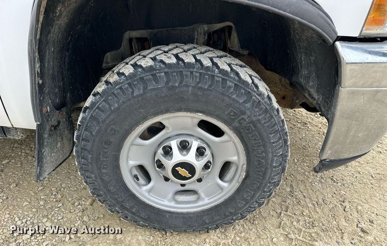 image for item NS9158 2013 Chevrolet Silverado 2500HD  utility bed pickup truck