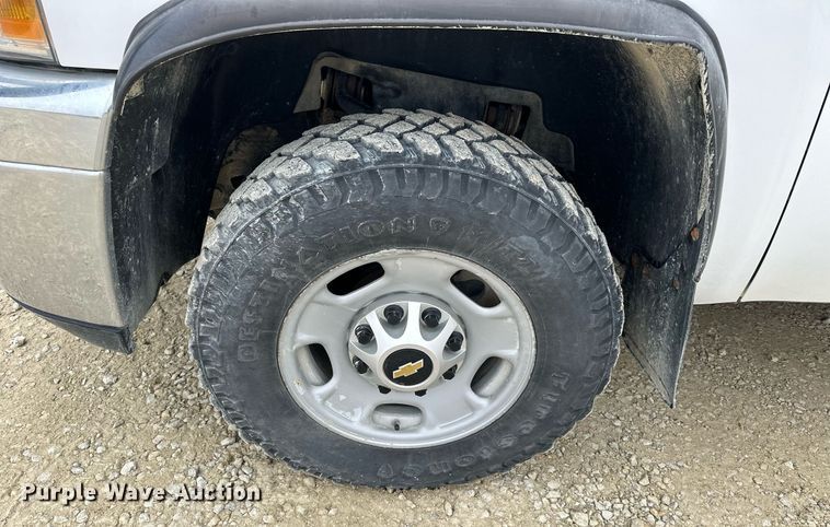 image for item NS9158 2013 Chevrolet Silverado 2500HD  utility bed pickup truck