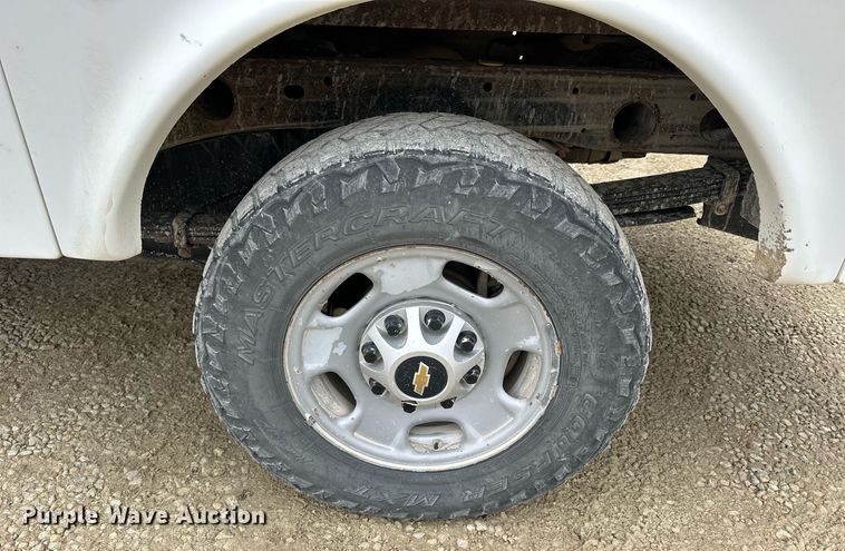 image for item NS9158 2013 Chevrolet Silverado 2500HD  utility bed pickup truck