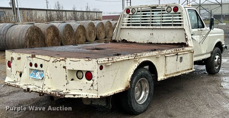 image for item OD9891 1991 Ford F450  flatbed pickup truck