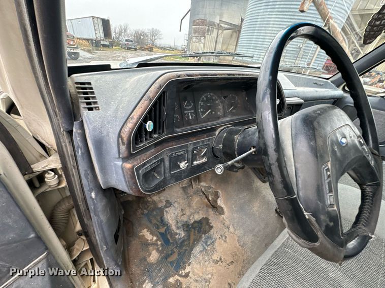 image for item OD9891 1991 Ford F450  flatbed pickup truck