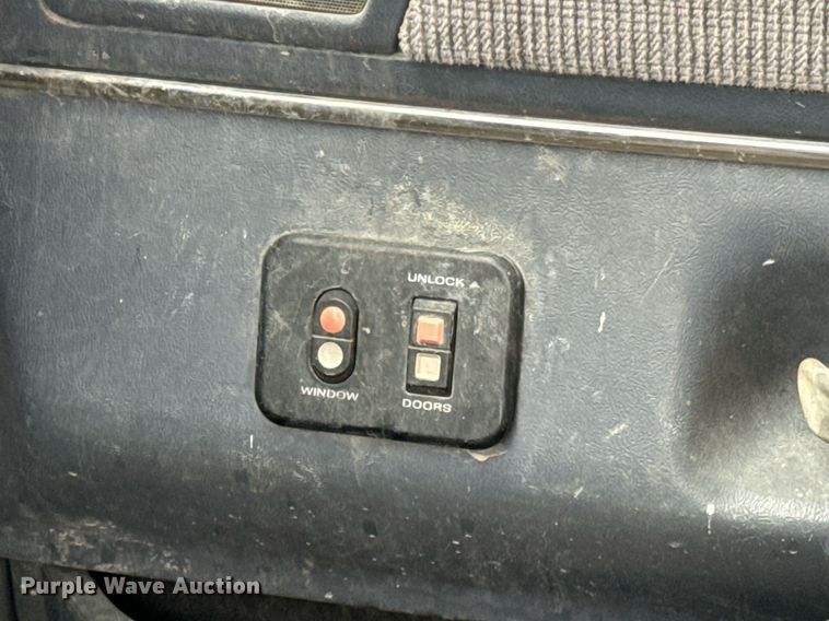 image for item OD9891 1991 Ford F450  flatbed pickup truck