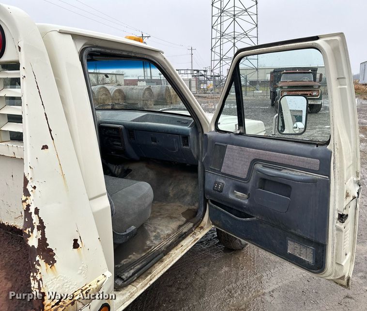 image for item OD9891 1991 Ford F450  flatbed pickup truck