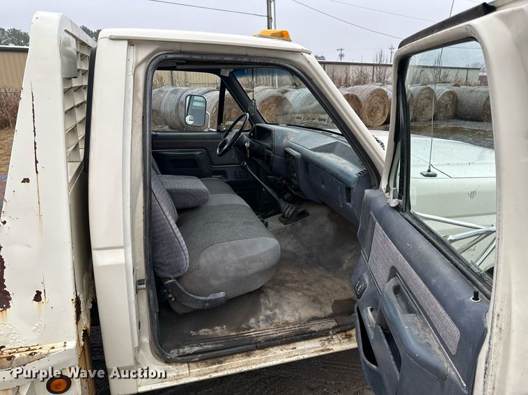 image for item OD9891 1991 Ford F450  flatbed pickup truck