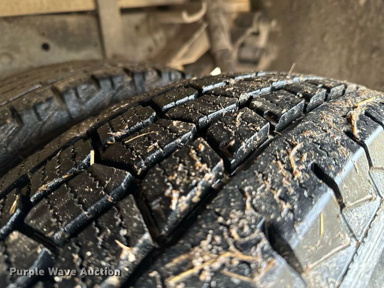 image for item OD9891 1991 Ford F450  flatbed pickup truck