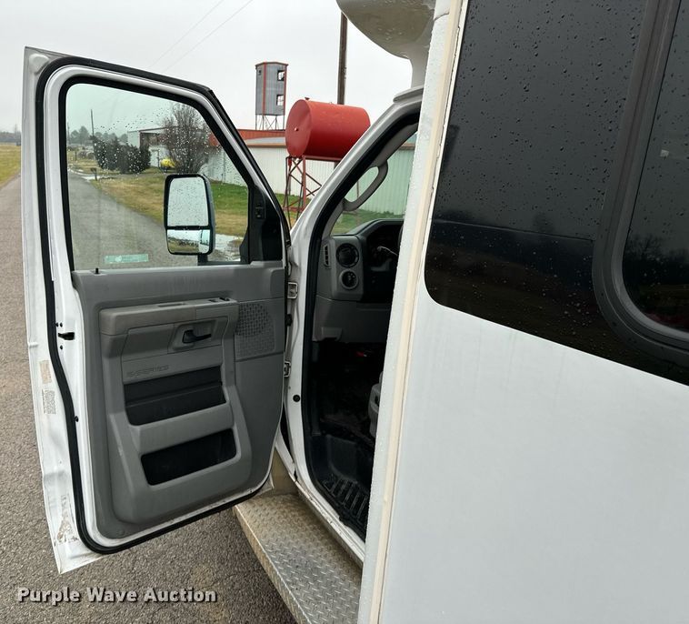 image for item OD9897 2012 Ford E450  shuttle bus