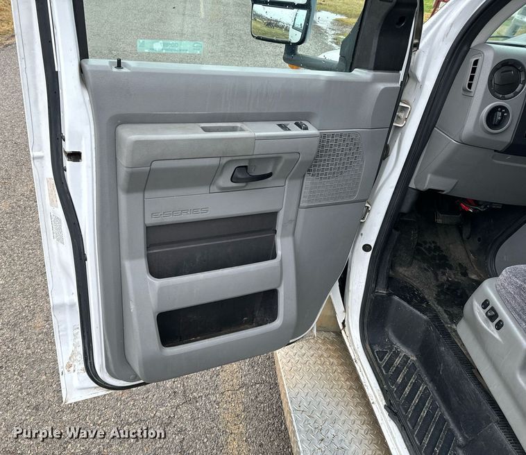 image for item OD9897 2012 Ford E450  shuttle bus