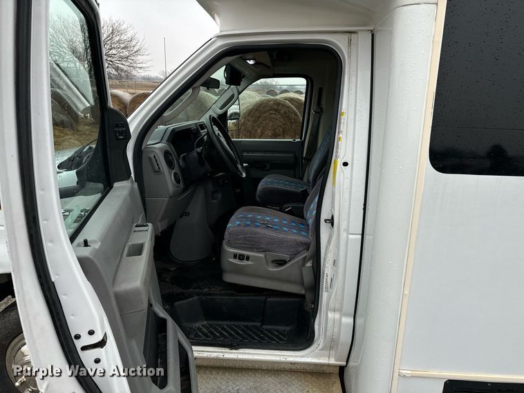 image for item OD9897 2012 Ford E450  shuttle bus