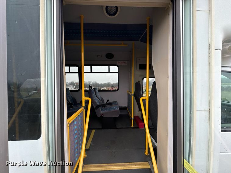 image for item OD9897 2012 Ford E450  shuttle bus