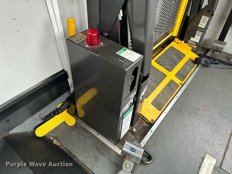 image for item OD9897 2012 Ford E450  shuttle bus