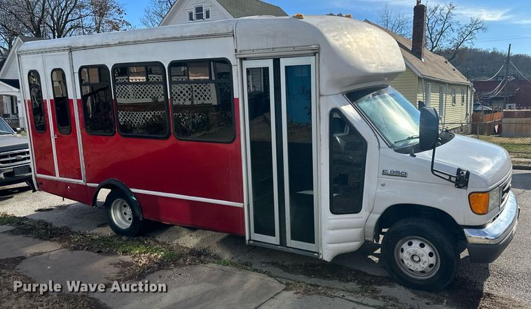 image for item OF9139 2007 Ford E350  party bus
